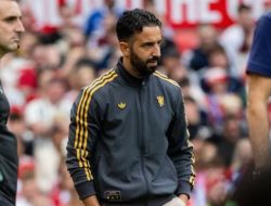 Riuhnya Tuntutan Pecat Amorim Usai MU Dipermalukan Klub Kasta Empat