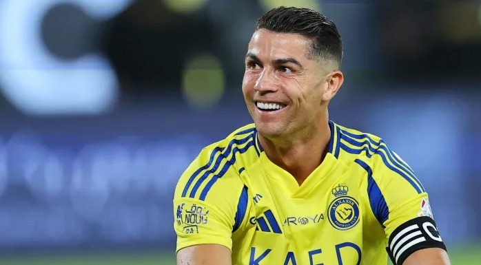 Cristiano Ronaldo Tersenyum Lebar