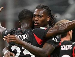 Milan Menang atas Bari, Leao Cetak Gol Langka Tapi Cedera