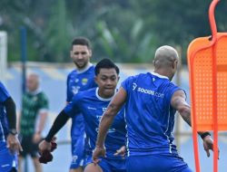 Persib Tanpa Dua Pemain Utama Lawan Persijap, Przybek Kembali Absen