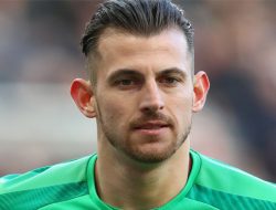 Martin Dubravka : Kiper Pertama di Premier League Terkena Sanksi Aturan Baru