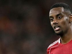 Alexander Isak Harus Terima Posisi Kedua Selama Mohamed Salah Masih Ada di Liverpool