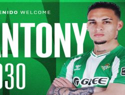 Antony Disambut Bagaikan Pahlawan di Seville usai Resmi Berseragam Betis