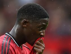 Kobbie Mainoo Dituntut Tingkatkan Performa untuk Rebut Tempat di MU