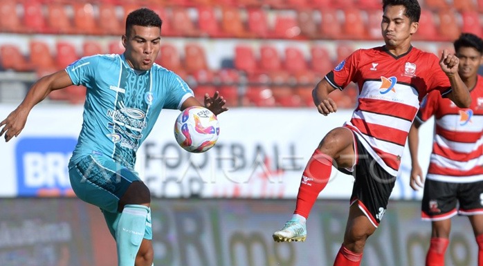 PSBS Biak vs Madura United