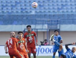 Persib Bandung Kalahkan Persebaya 1-0 di GBLA, Laga Diwarnai Kartu Merah