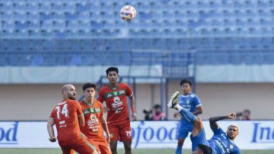 Persib Bandung Kalahkan Persebaya 1-0 di GBLA, Laga Diwarnai Kartu Merah