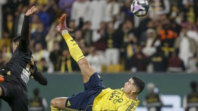 Ronaldo Sajikan Gol Akrobatik