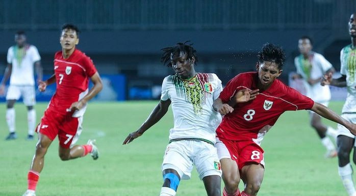 Strategi 3 Bek dan Duet Ideal di Lini Tengah