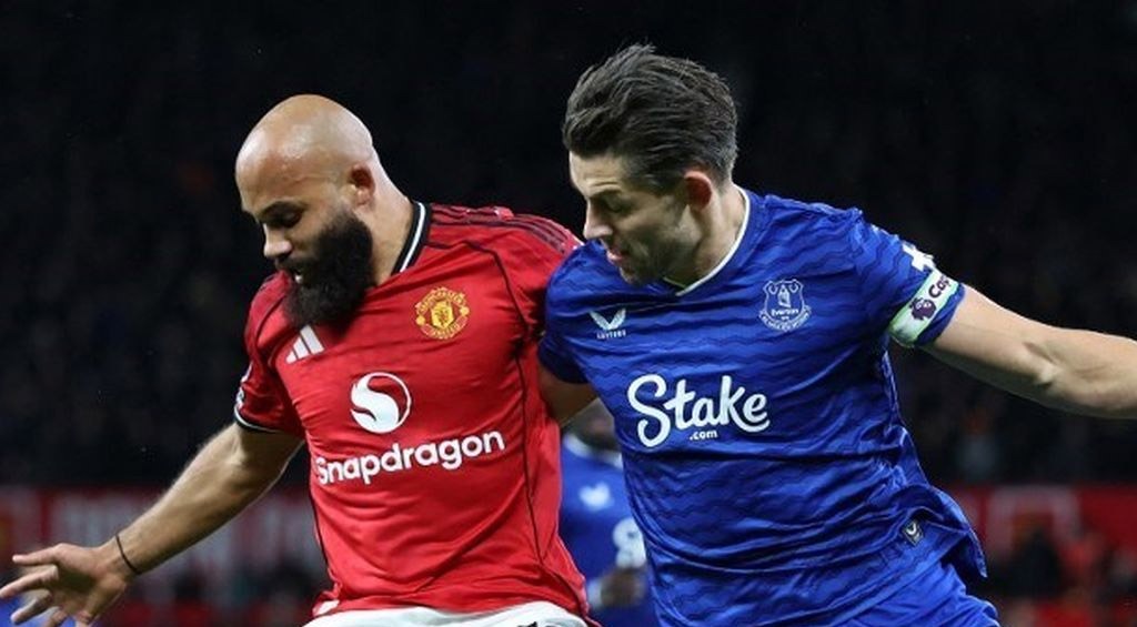 Manchester United Terpukul di Kandang