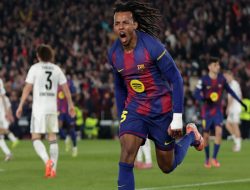 Barcelona Menang Dramatis 2-1 atas Eintracht Frankfurt Berkat Jules Kounde