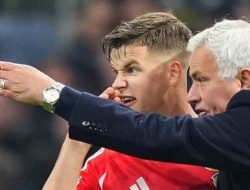 Benfica Kalahkan Napoli 2-0: Mourinho Kembali Unggul atas Conte