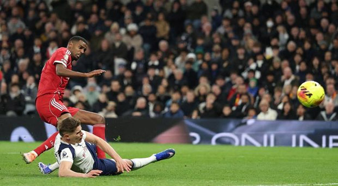 Liverpool Taklukkan Tottenham di London