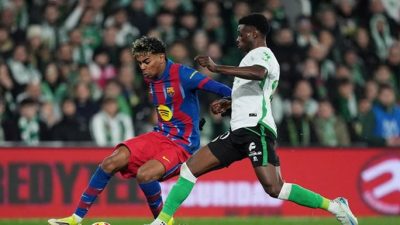 Barcelona Atasi Perlawanan Racing Santander