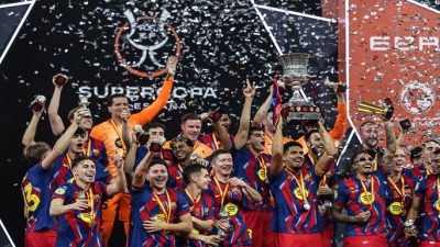 Barcelona Taklukkan Real Madrid 3-2 dan Angkat Trofi Supercopa Spanyol