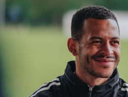 Liam Rosenior: Sosok Pelatih yang Melesat di Prancis, Kandidat Pengganti Enzo Maresca di Chelsea