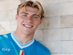 Rasmus Hojlund Pilih Napoli, Tawaran AC Milan Gagal karena Faktor Krusial Ini