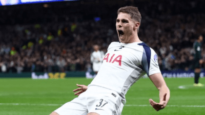 Manchester United Incar Bek Tottenham di Tengah Situasi Sulit
